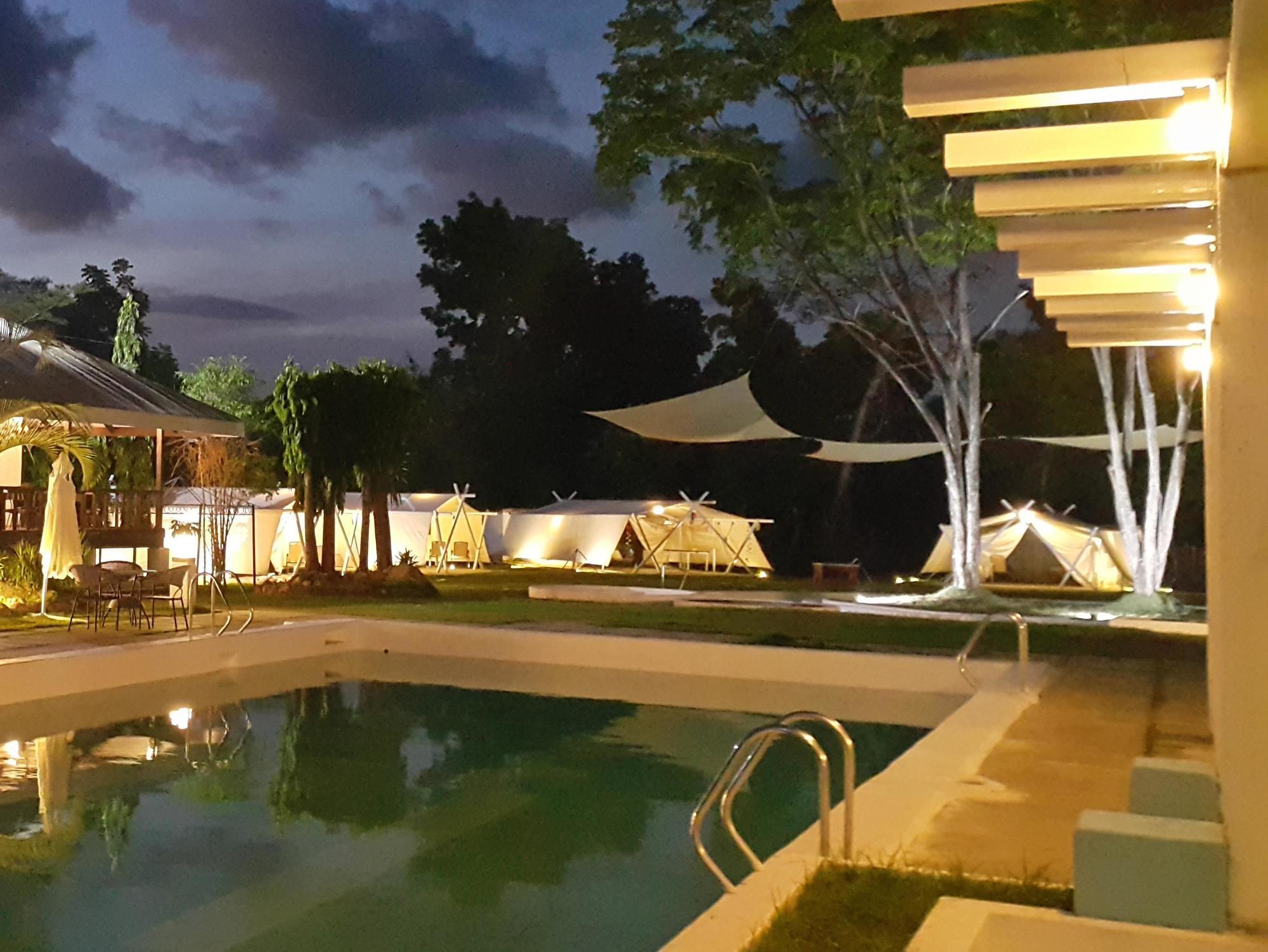 Blue Hotel And Resort Calamba  Exterior photo